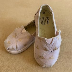 Tiny Toms Shoes with Bee Pattern - Size T5